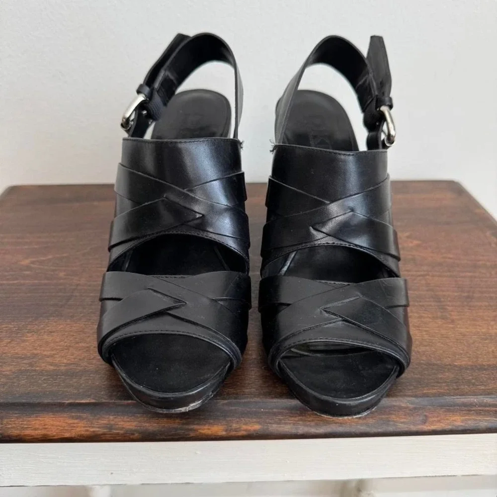 DKNY Leather Strappy Heel‎ size 6 silver buckle peeptoe slingback